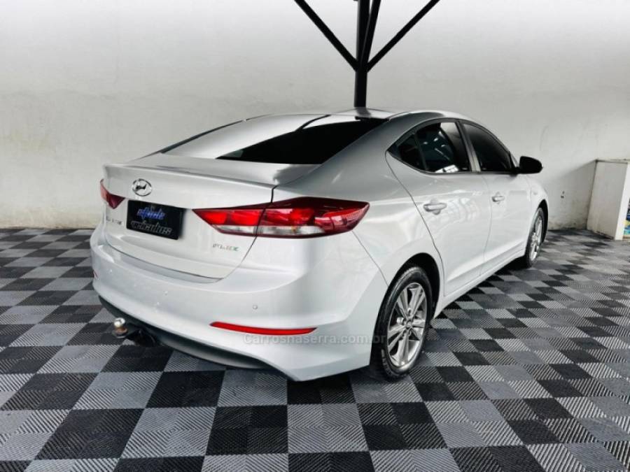 HYUNDAI - ELANTRA - 2016/2017 - Prata - R$ 73.900,00