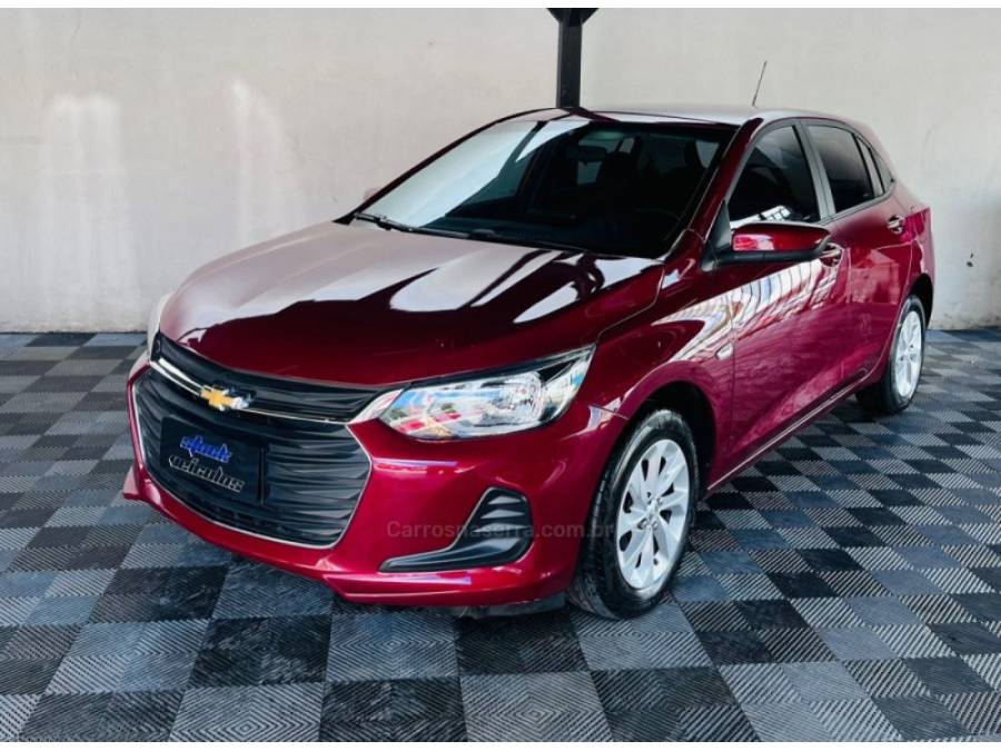 CHEVROLET - ONIX - 2022/2023 - Vermelha - R$ 69.900,00