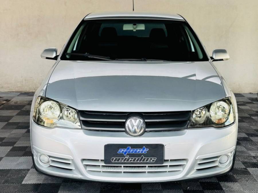 VOLKSWAGEN - GOLF - 2010/2011 - Prata - R$ 46.900,00