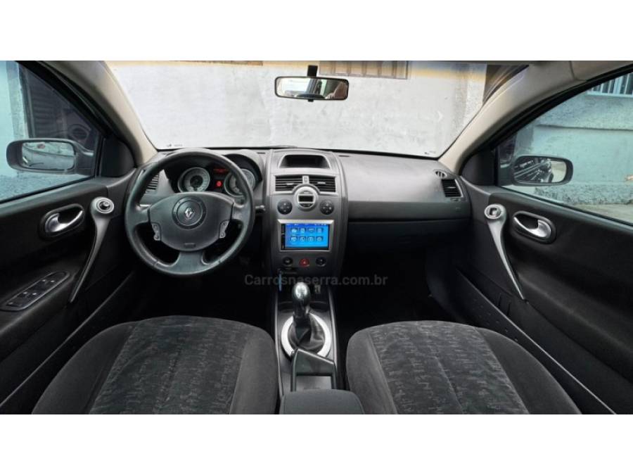 RENAULT - MÉGANE - 2012/2013 - Preta - R$ 32.900,00