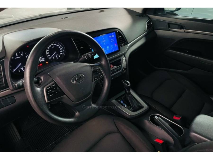 HYUNDAI - ELANTRA - 2016/2017 - Prata - R$ 73.900,00