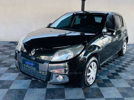 RENAULT - SANDERO - 2013/2014 - Preta - R$ 25.900,00