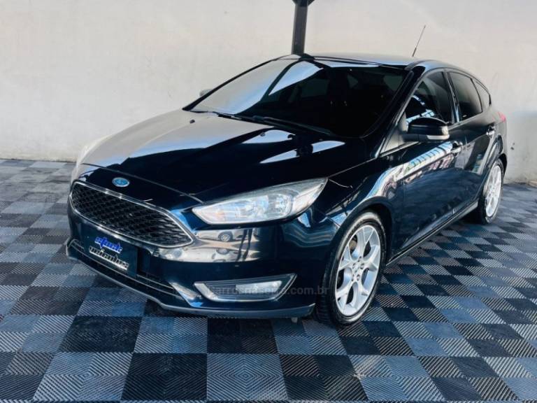 FORD - FOCUS - 2015/2016 - Marrom - R$ 56.900,00