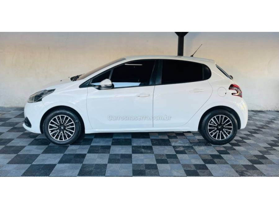 PEUGEOT - 208 - 2017/2018 - Branca - R$ 43.900,00