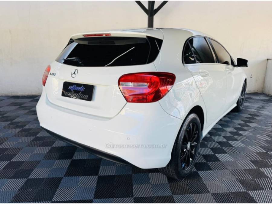 MERCEDES-BENZ - A 200 - 2013/2013 - Branca - R$ 71.900,00