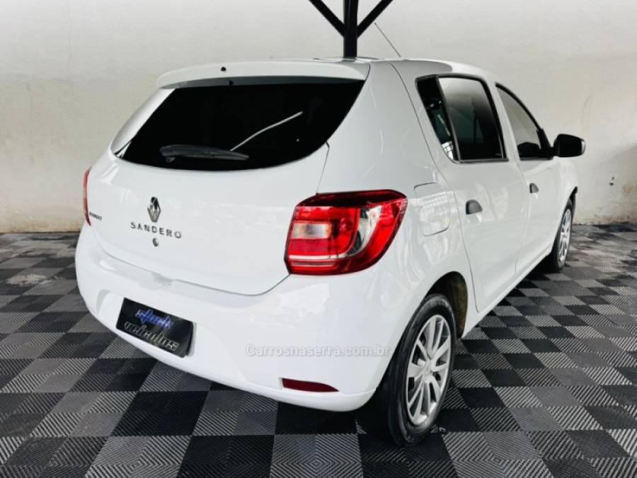 RENAULT - SANDERO - 2015/2016 - Branca - R$ 37.900,00