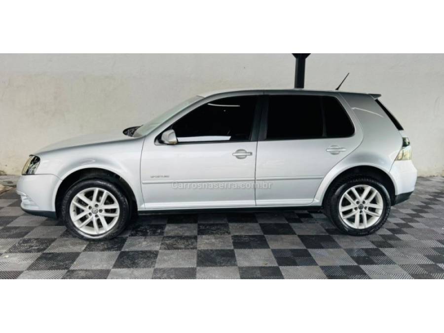 VOLKSWAGEN - GOLF - 2011/2011 - Prata - R$ 46.900,00