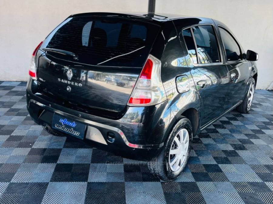 RENAULT - SANDERO - 2013/2014 - Preta - R$ 25.900,00
