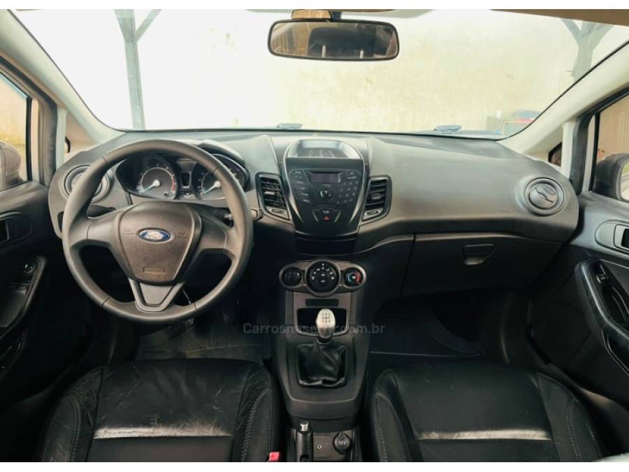 FORD - FIESTA - 2013/2014 - Prata - R$ 40.900,00