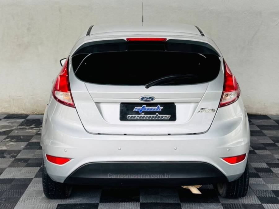 FORD - FIESTA - 2013/2014 - Prata - R$ 40.900,00