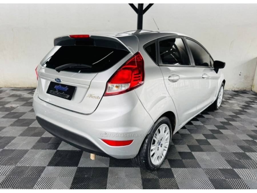 FORD - FIESTA - 2013/2014 - Prata - R$ 40.900,00