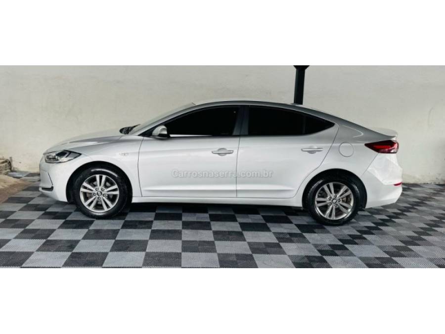 HYUNDAI - ELANTRA - 2016/2017 - Prata - R$ 73.900,00