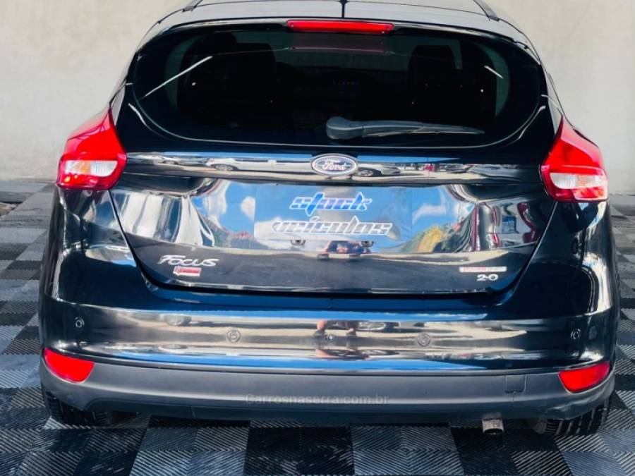 FORD - FOCUS - 2015/2016 - Marrom - R$ 56.900,00