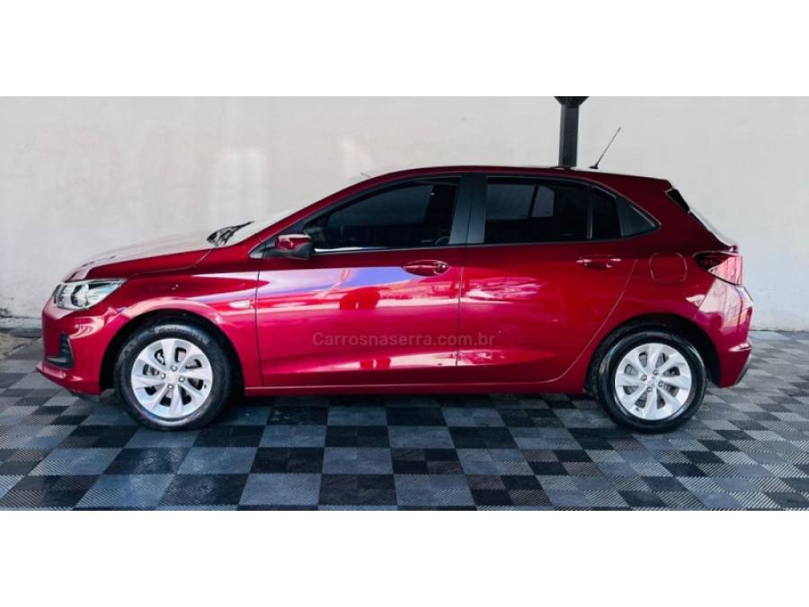 CHEVROLET - ONIX - 2022/2023 - Vermelha - R$ 69.900,00
