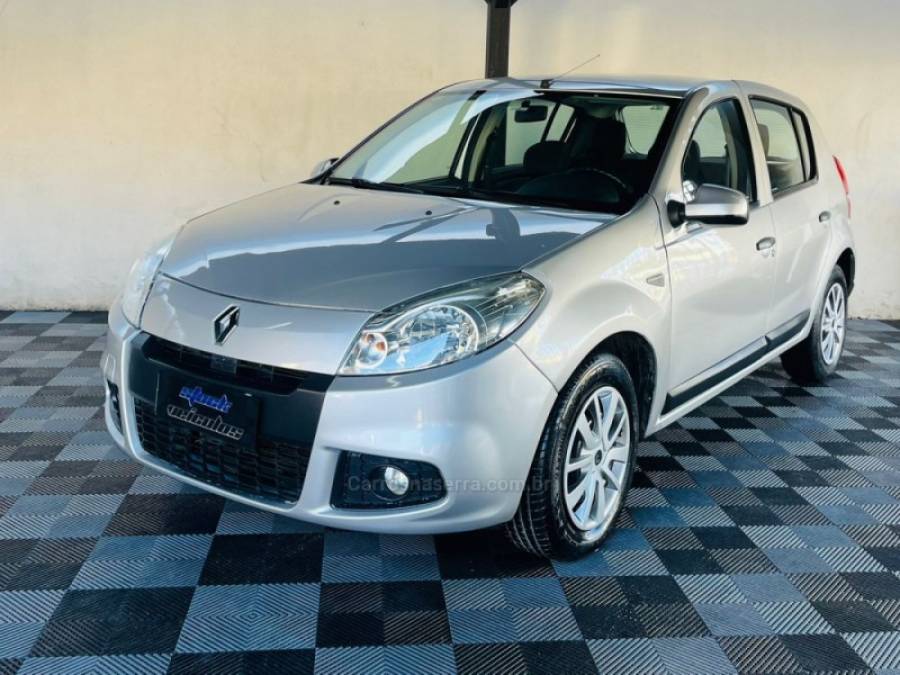 RENAULT - SANDERO - 2013/2013 - Prata - R$ 30.900,00