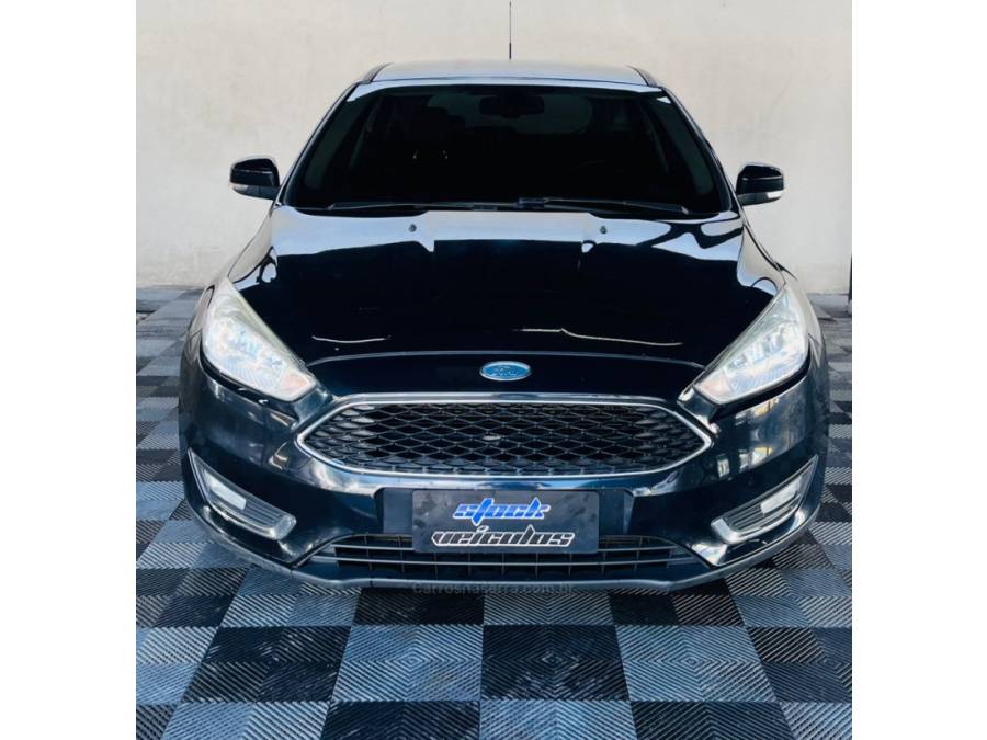 FORD - FOCUS - 2015/2016 - Marrom - R$ 56.900,00