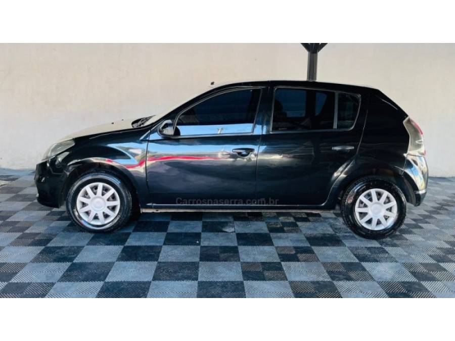 RENAULT - SANDERO - 2013/2014 - Preta - R$ 25.900,00