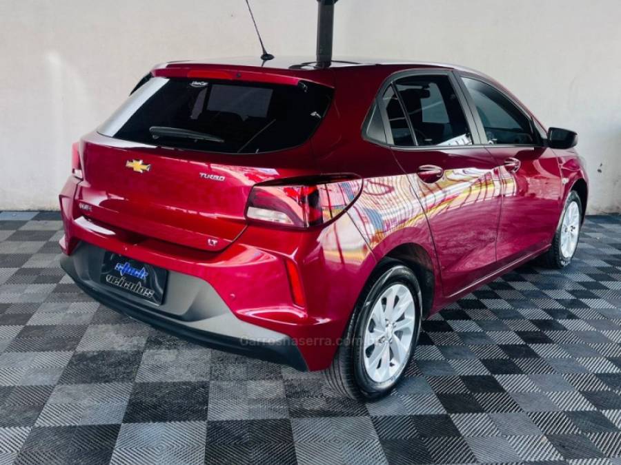 CHEVROLET - ONIX - 2022/2023 - Vermelha - R$ 69.900,00