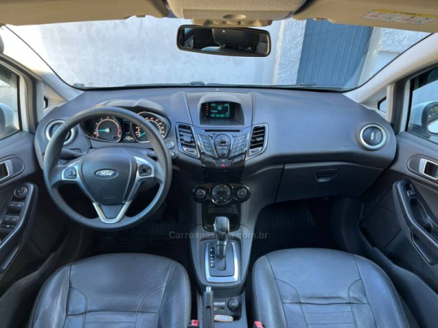 FORD - FIESTA - 2015/2016 - Branca - R$ 49.900,00